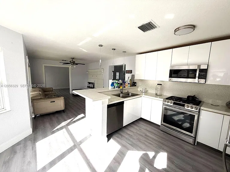 9352 SW 155th Ave — Photo 11