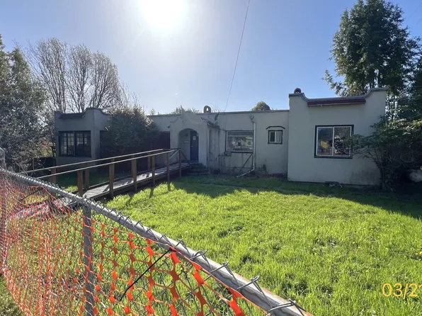 806 Railroad Ave, Myrtle Point, OR 97458