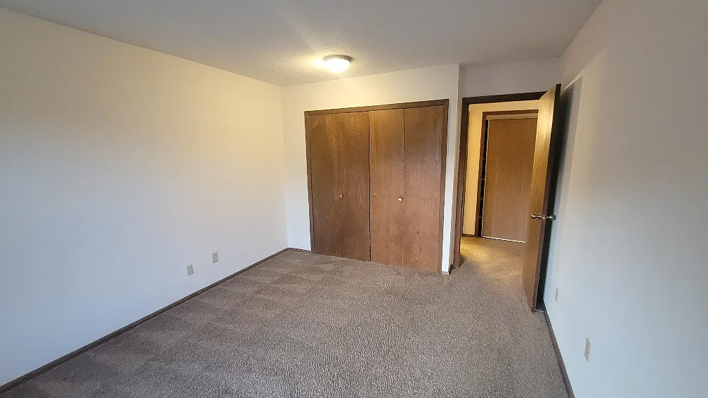 935 S 11th Avenue — Photo 3