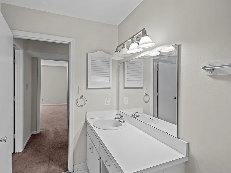 117 Bernhurst Rd — Photo 12
