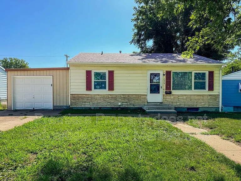 1515 N Pearl St — Photo 1