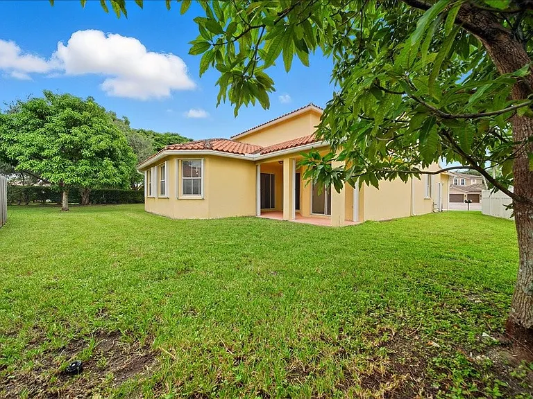 3802 SW 165th Ter — Photo 41