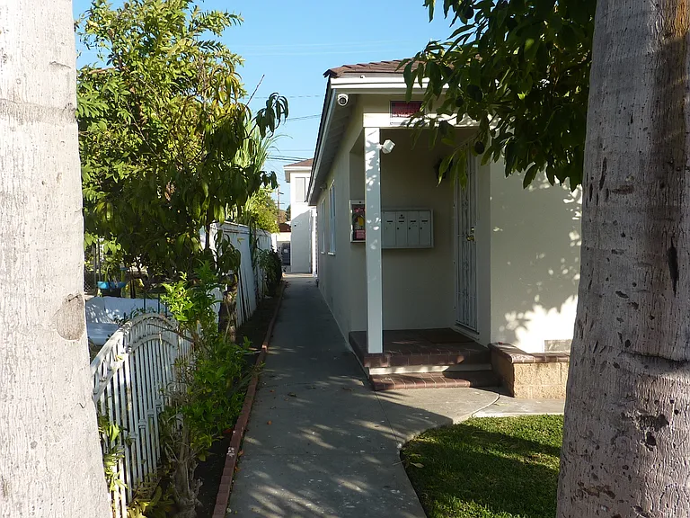 7730 S Comstock Ave #C — Photo 21