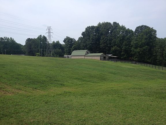 8 Stall Barn and Tack Room