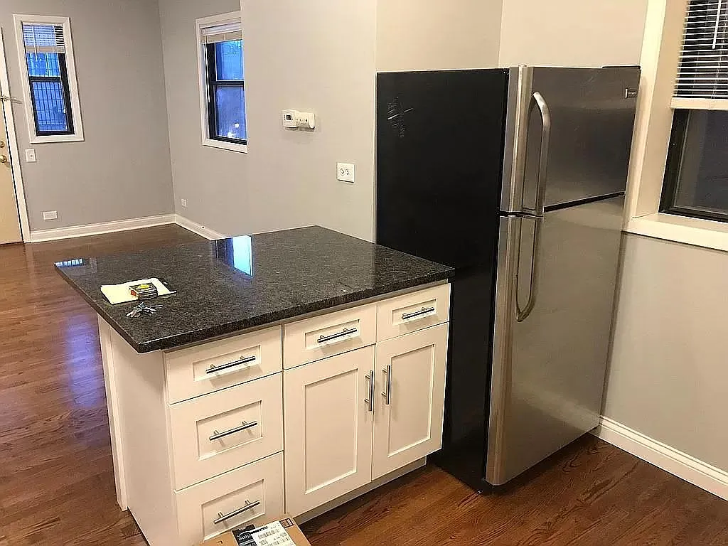 3831 N Southport Ave — Photo 3