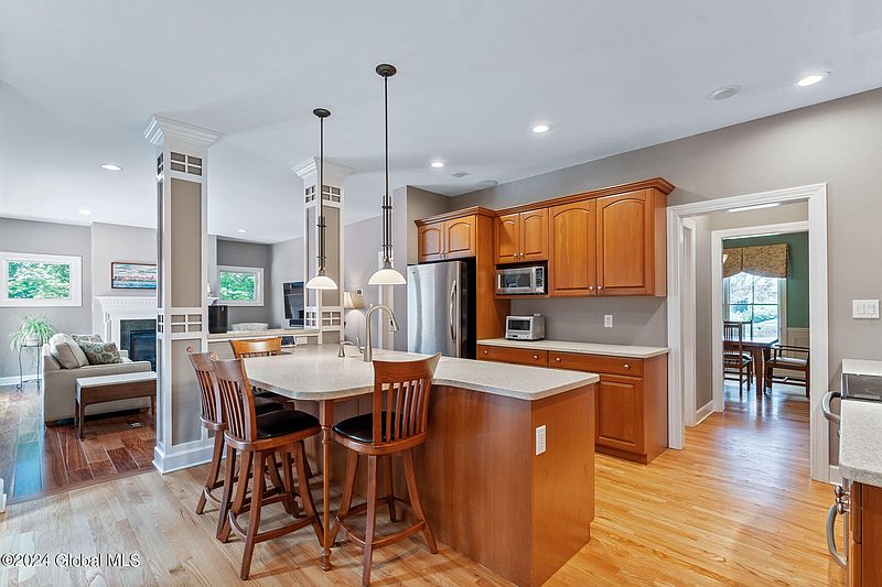 5th image of 6256 Empire Avenue