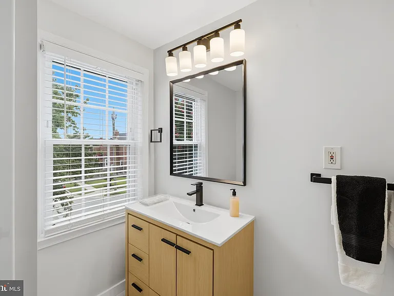 8132 Pleasant Plains Rd — Photo 17