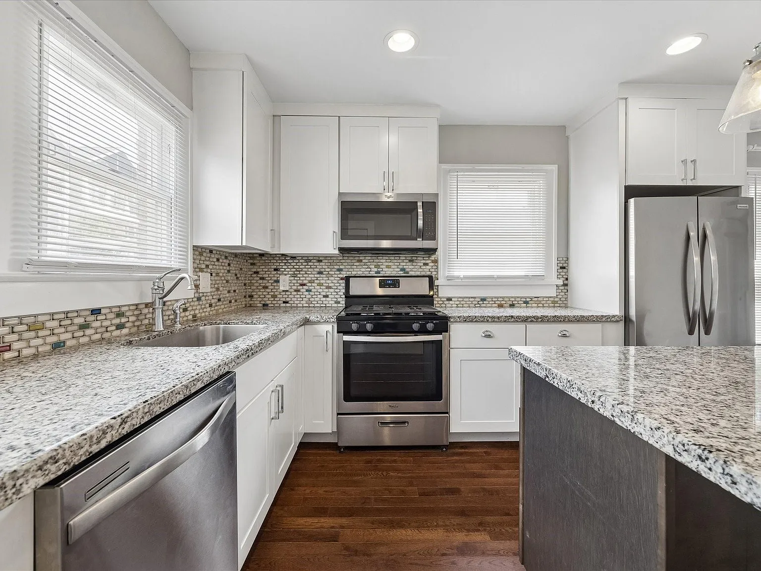 1 bed, 1.0 bath, 781 sqft, $1,600 — Photo 3