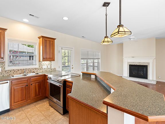 5th image of 4136 Winthrop Cir