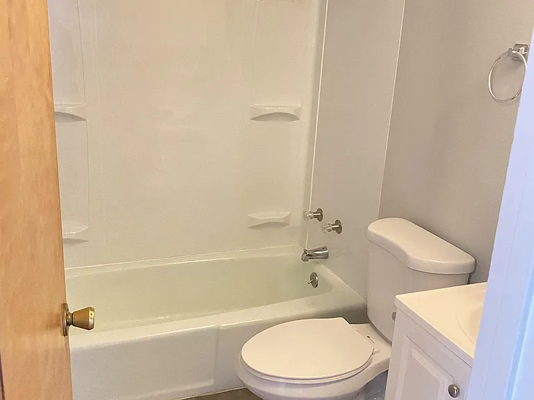 705 Hollycrest Dr #4 — Photo 4