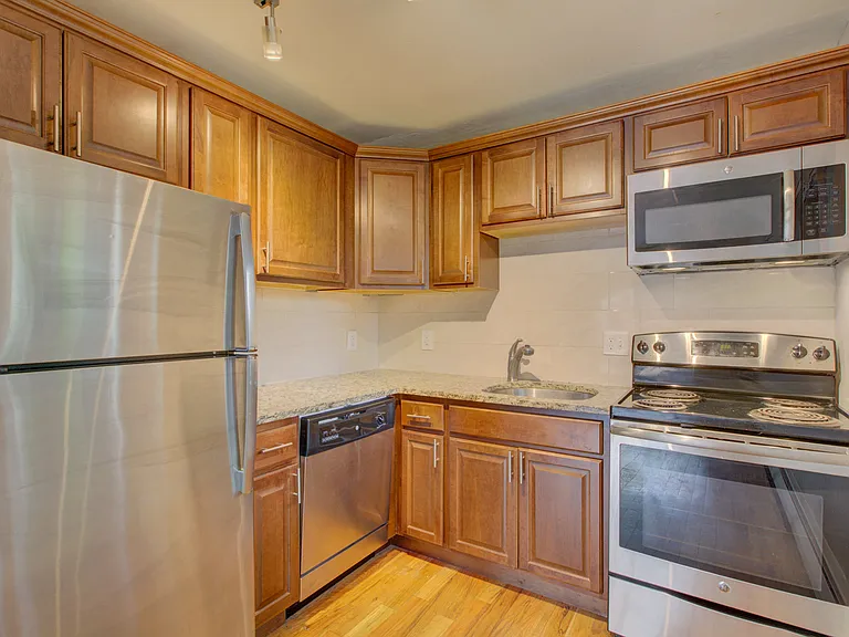 1362 Clayton St — Photo 16