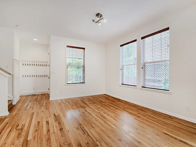 10875 E 28th Pl — Photo 5