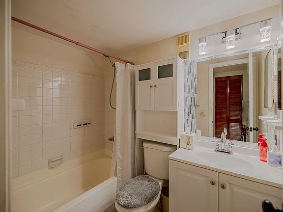 4th image of 124 NW 93rd Avenue #101