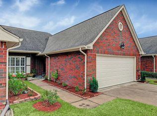 3322 Country Meadows Ct, Pearland, TX 77584