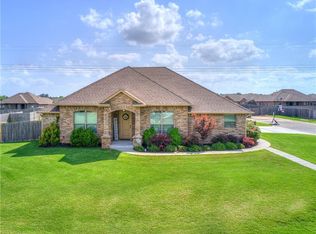 299 Hillside Dr, Harrah, OK 73045
