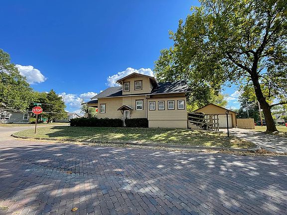4th image of 1202 S Joplin St
