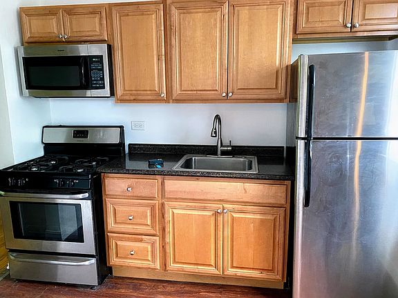 3rd image of 3207 W Cortland St #2