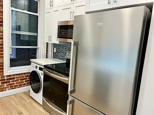 Rented by Bank Neary | media 66