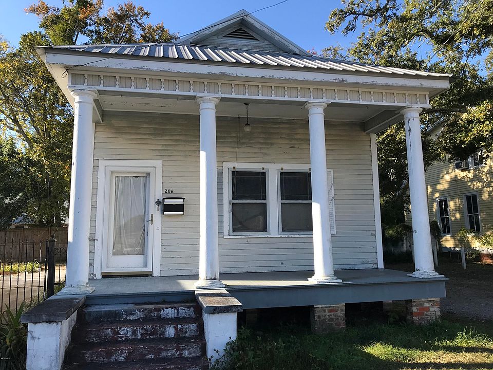 2nd image of 206 Main St