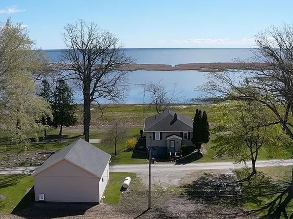 2788 N Saginaw Bay Shore Dr, Pinconning, MI 48650