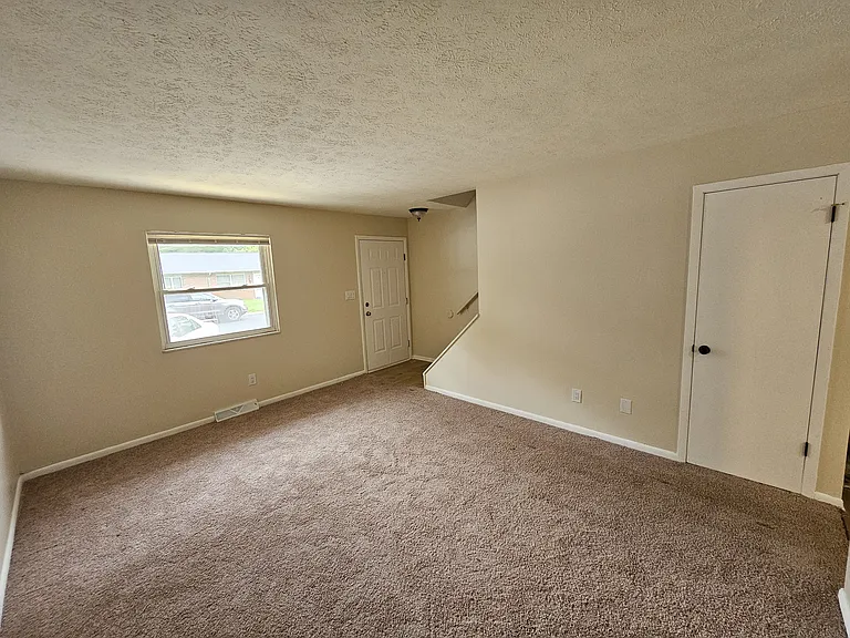 53 Neil St #8 — Photo 1
