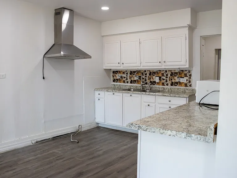 1603 W Laurel — Photo 9
