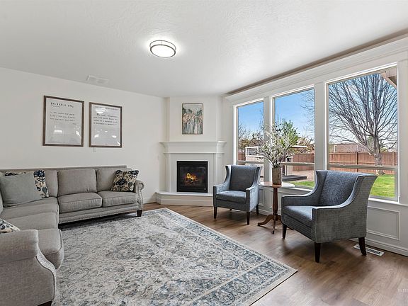 4th image of 5791 N Arliss Ave