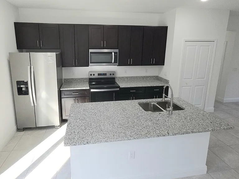 6374 N Falmouth Ter — Photo 6