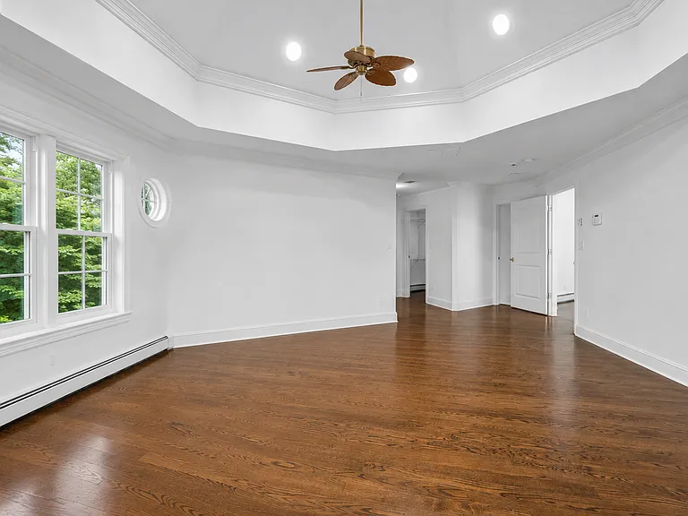 122 Helen Ct — Photo 16