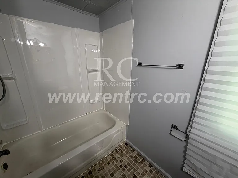 1206.5 Robinson St — Photo 4