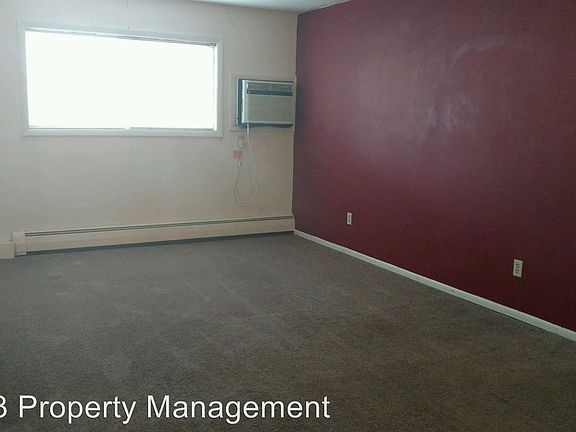 2nd image of 233 Robinhood Ln APT 01