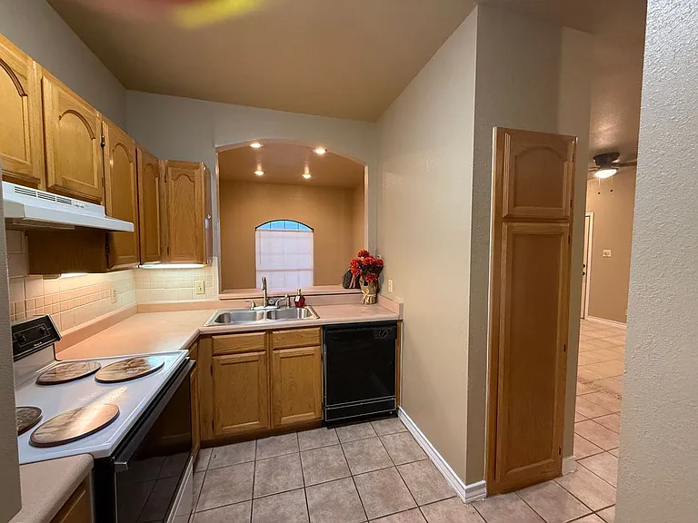1401 E Gustavus St #16 — Photo 5