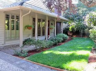 410 Lochmoor Pl, Eugene, OR 97405
