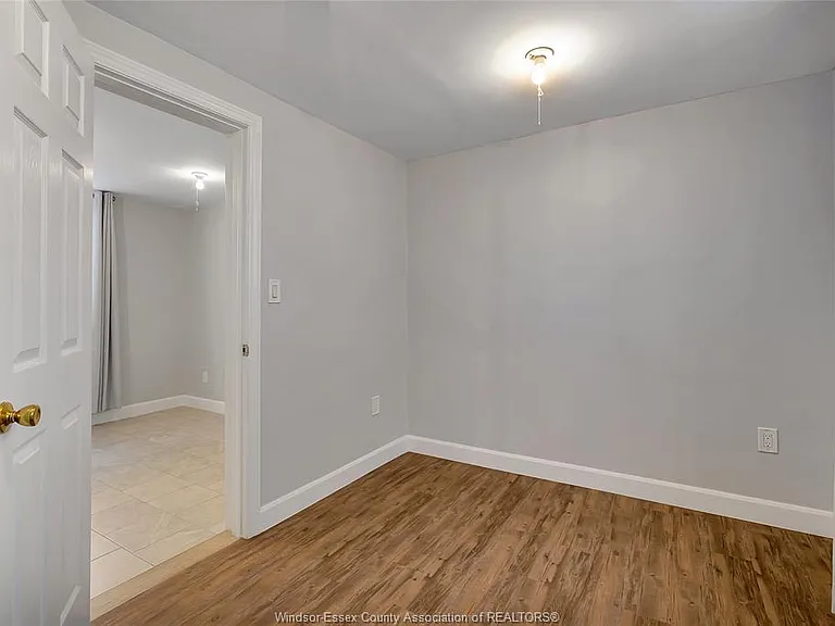 881 Parent Ave #BASEMENT — Photo 11