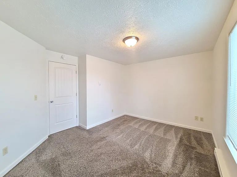827 E Ermina Ave — Photo 33