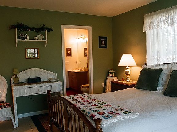 Master Bed Room w/Bath