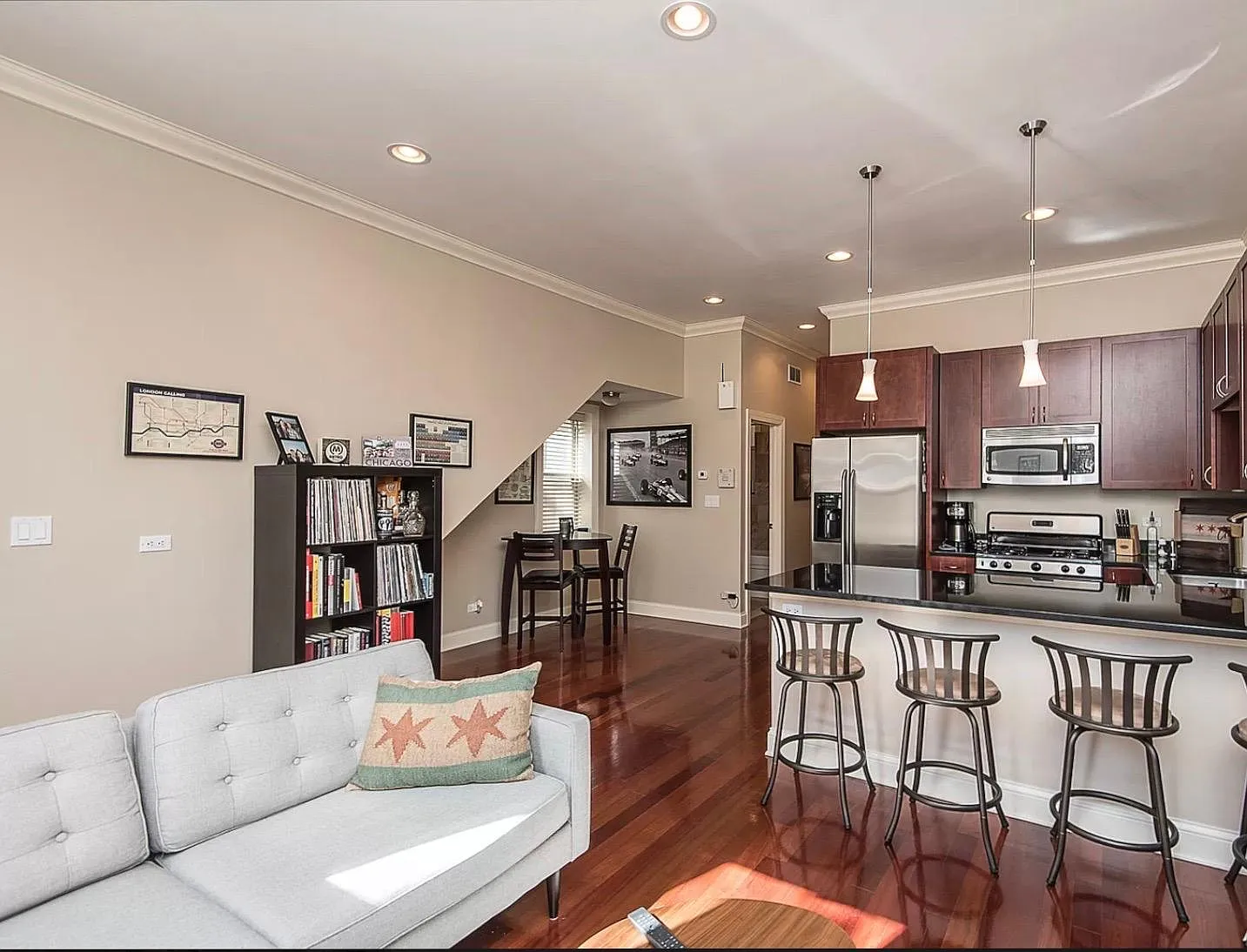 1 bed, 900 sqft, $2,400 — Photo 2