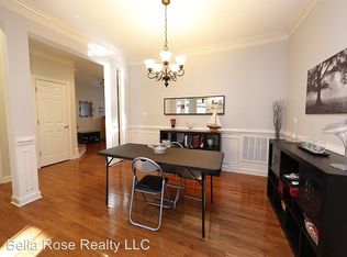 200 Towne Ridge Ln, Chapel Hill, NC 27516
