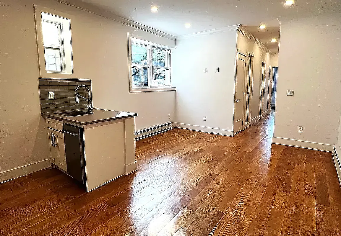151 8th Avenue — Photo 2