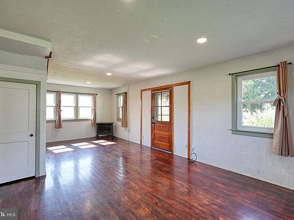4th image of 528 Jonestown Rd