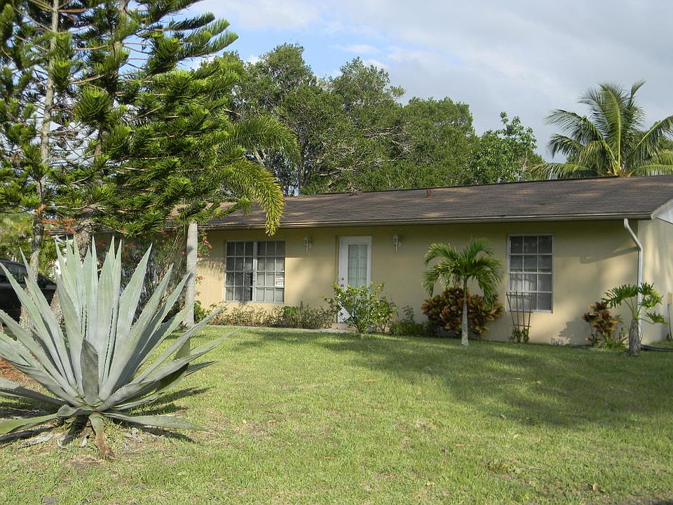 1st image of 798 NW Airoso Blvd