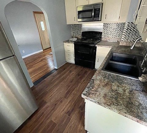 4th image of 411A 6th Ave NE