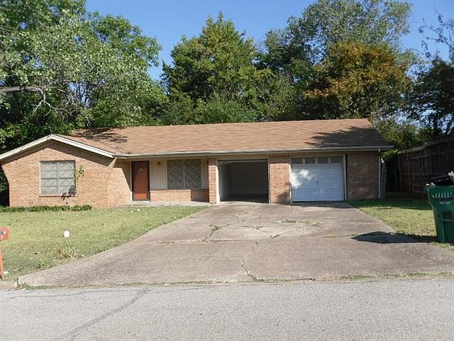 1st image of 2402 Kent Cir