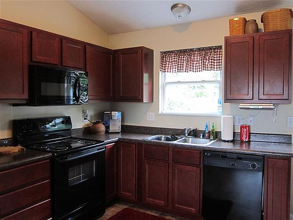 2nd image of 1587 Singh St