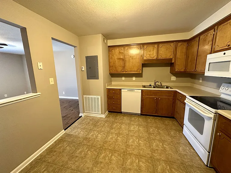 Two Bedroom Pet Friendly Apartment For Rent Near Post! — Photo 6
