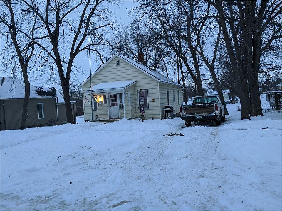 2nd image of 608 E Woodlawn Ave