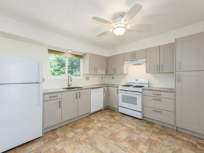 140 Thompson Street APT 5B, New Haven, CT, 06511