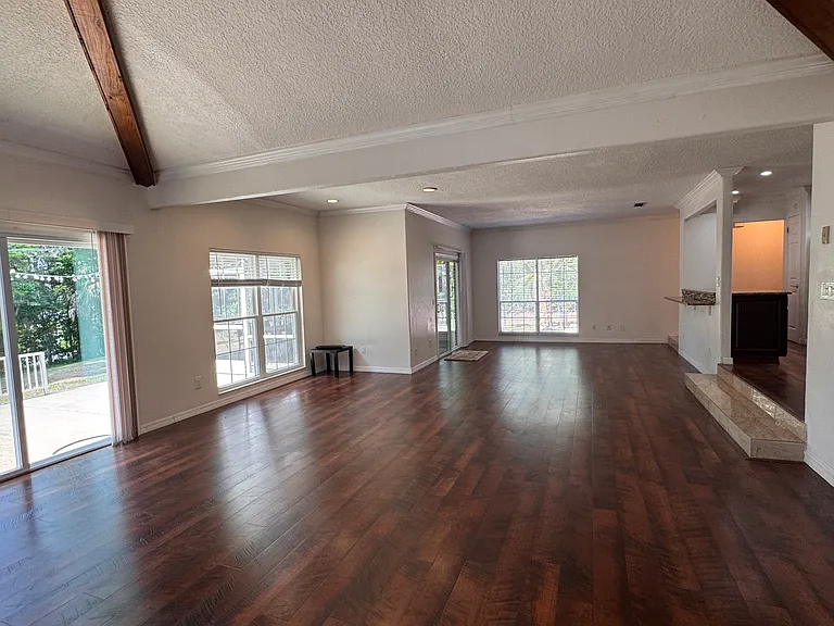 700 Governors Cir — Photo 9