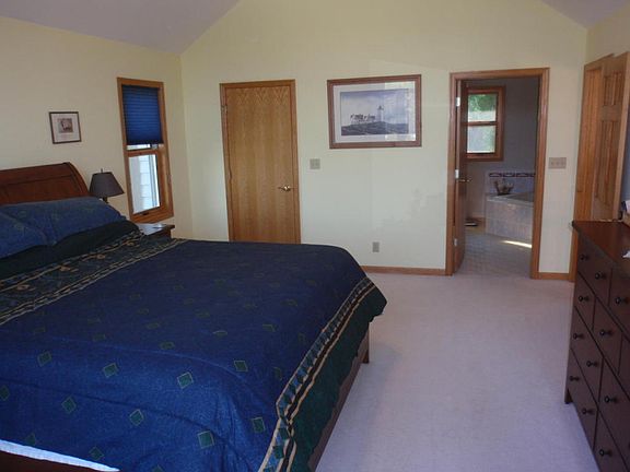 5th image of W159N4953 Graysland Dr