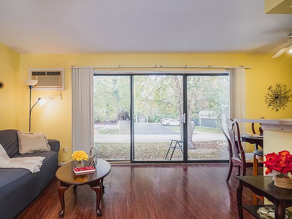 3rd image of 259 W Court Of Shorewood APT 1A